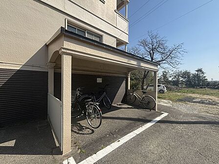 駐輪場がございます◎ちょっとのお買い物やお出かけには、自転車があると便利ですね。