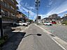 外観：見通しの良い直線道路。毎日の駐車も安心です！