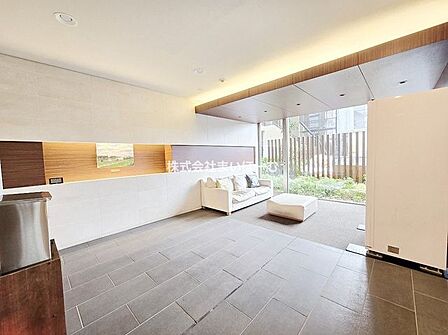 住まうご家族を出迎えてくれるエントランスロビーもオシャレです