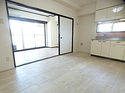 ビジュアルピア 4階2DKのリビング/ダイニング