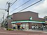 周辺：ファミリーマート 本木東町店（226m）