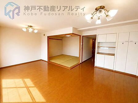 LDK19.3帖ございます♪南向きにつき陽当り通風良好♪※画像加工により家具を消しています