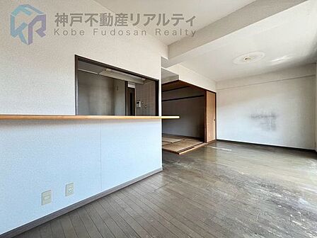 ◇カウンターキッチンなのでリビングの様子を見ながら家事ができます♪