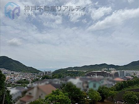 ◇・南向きのバルコニーからは緑豊かな景観や海が望めます♪
