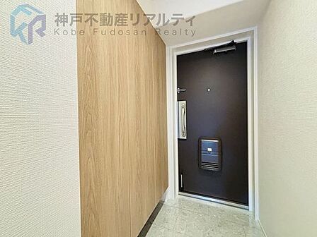 玄関にはシューズボックスがございます♪