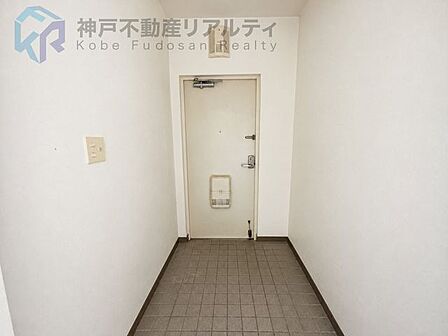 玄関にはシューズボックスを置けるスペースもございます♪