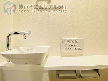 トイレには手洗いボール付き♪