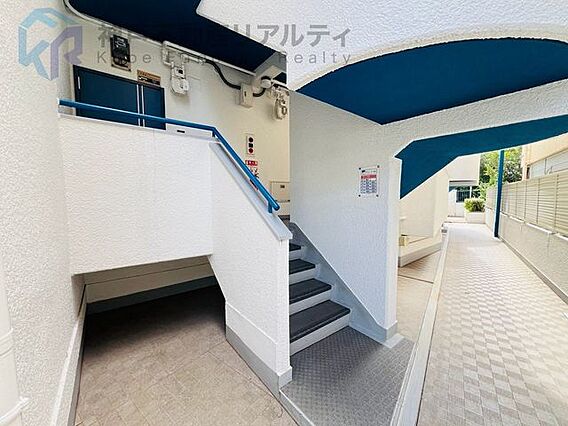 ・スーパーやコ...