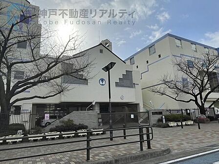 神戸市立兵庫中学校 徒歩10分。 760m