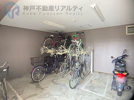 ・駐輪場、バイク置き場ございます♪