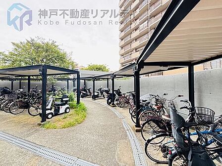 ・屋根付き駐輪場♪