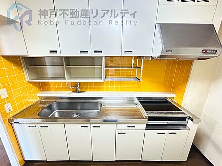 壁付けタイプのキッチン♪お料理に集中できます♪