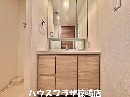 独立洗面台で毎朝の身支度の効率が上がりますね！