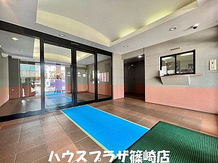 【エントランス】 高級感あふれるエントランスですね!R8.7月撮影