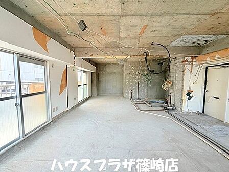 角部屋のため、日当たりが良いお部屋ですね。R8年8月撮影