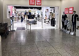 ユニクロ五反田TOC店 徒歩5分。 330m