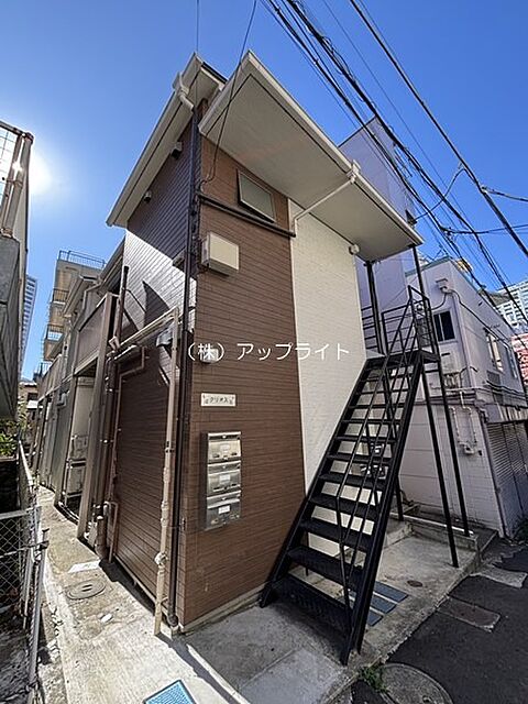 3 / 23