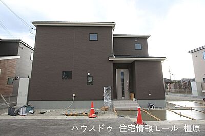 外観：全室南向き！陽当たり重視のお客様におすすめの物件です。耐震等級3を取得いたします。（2024年12月12日撮影）