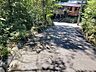 外観：現地へは坂道を上がります