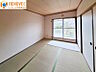 室内：【和室】◆約6.0帖の和室です◆和室には、リラックス効果、調湿効果、防音効果、汎用性の高さなど、様々なメリットがあります♪畳は断熱性が高いため、冬場でも足元が冷えにくいです！