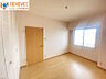子供部屋：【洋室1】◆大きな窓からたっぷりの陽光と風が舞い込むお部屋です◆たっぷりの収納スペース付きで住空間もスッキリ！
