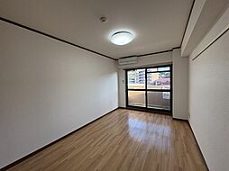 クリスタルコート学園 307 3階1Kのリビング/ダイニング