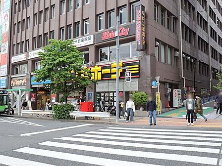 ドン・キホーテ高田馬場駅前店 890m