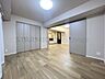 室内：リビング隣の約8.2帖の洋室は、引き戸を開ければ広々としたLDKとしてもご利用いただけます