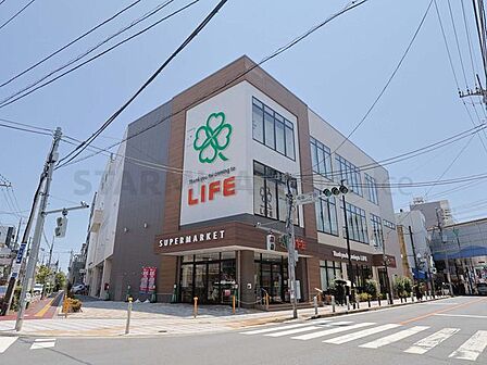 ライフ梅島駅前店 950m