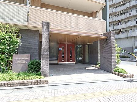 暖かさと気品に満ちたエントランス