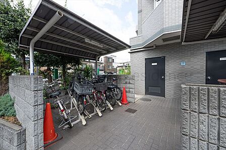 駐輪場(無償、2台目以降月額300円)
