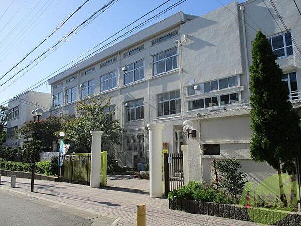 画像28:神戸市立湊川中学校 899m