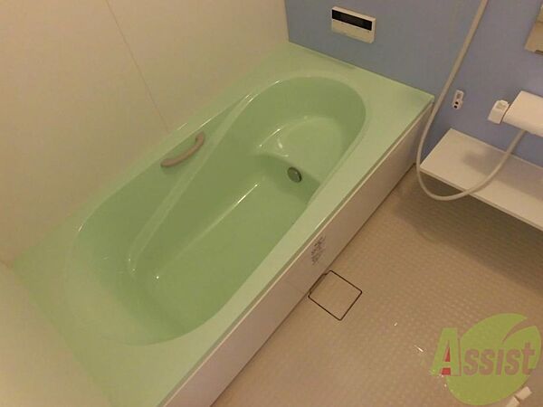 画像4:足もゆったり延ばせる浴槽、!賃貸マンションには珍しいですよ