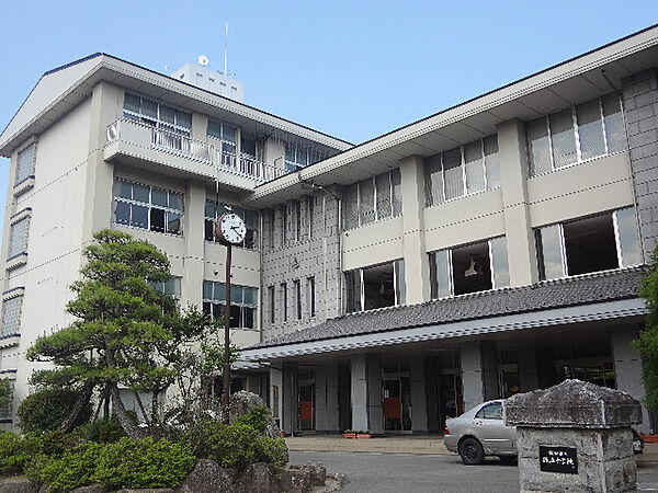画像26:中学校「飯田市立緑ケ丘中学校まで1003m」