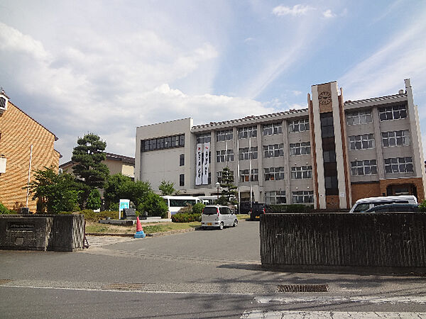 画像26:高校「長野県飯田OIDE長姫高校まで1320m」