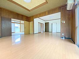 口田南7丁目戸建 4LDKのリビング/ダイニング