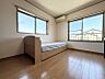 室内：2方向から光が入る開放的な洋室。お部屋全体が明るく、爽やかな毎日を過ごせます！