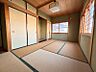 室内：2面採光の明るい和室です！