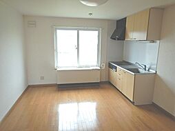 ピュアパレスII　Ｃ棟 202 2階2LDKのリビング/ダイニング