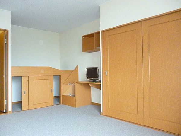 画像15:充実の収納スペースのある居室空間