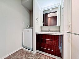 清潔感と心地よさを重視した、上質感漂うパウダールーム。