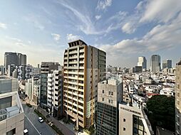 窓を開けると広がる青空。心をリフレッシュして日々を過ごしていきましょう。