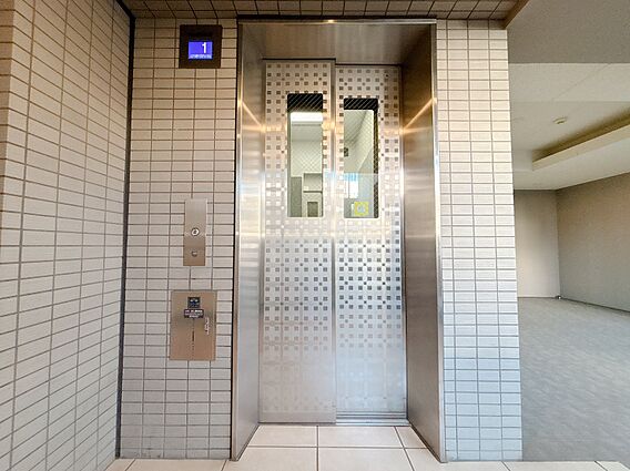 エレベーターの...