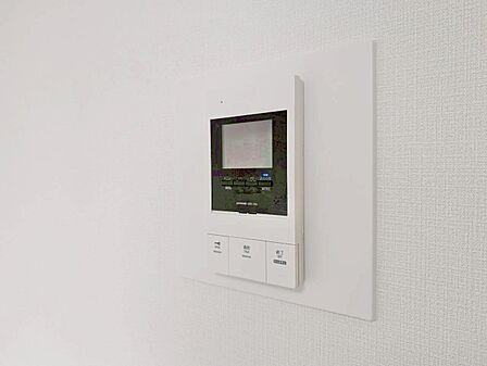 来訪者と通話ができ、モニターで姿が確かめられるインターホンを採用。暮らしの安心感を一層高めます。