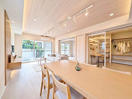 豊かな居住性と、安心感を満たすクオリティが見事に調和した住空間。