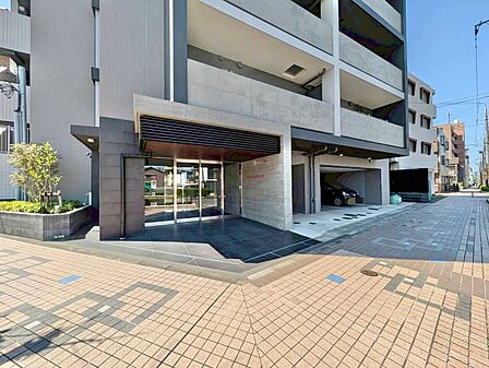 外と内をつなぐエントランスは、まさに顔となる場所。