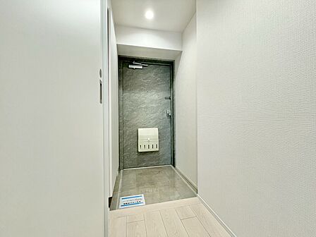 シューズボックスを完備した玄関です。