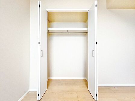 居室にはクローゼットがあり、荷物もスッキリ収納して快適にお過ごしいただけます。