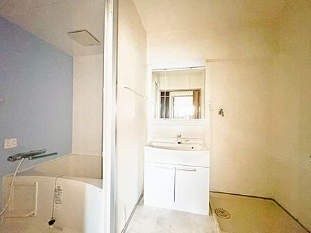 何かと物が増える場所だからこそ、スッキリと見映えの良い空間に。