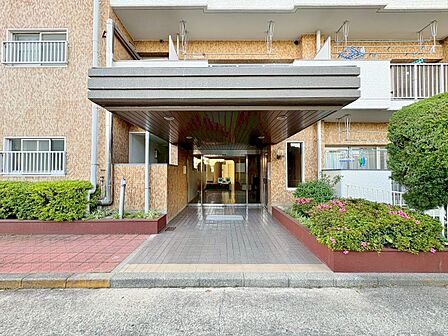 外と内をつなぐエントランスは、まさに顔となる場所。